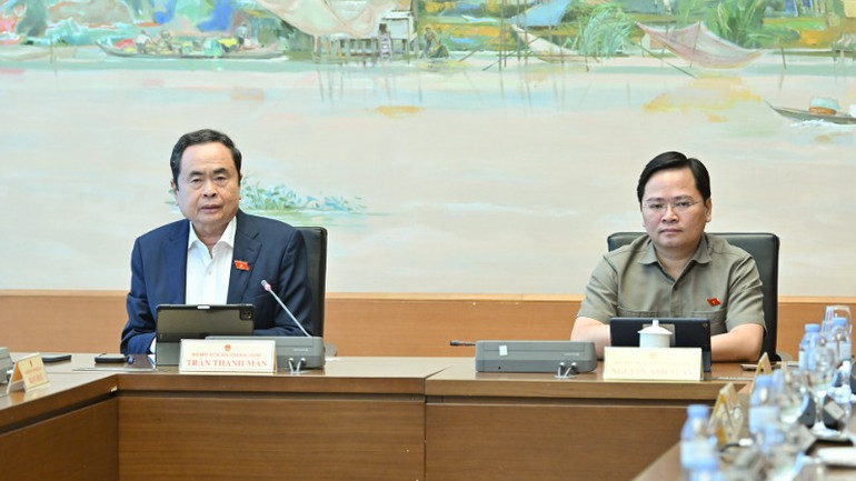 Chủ tịch Quốc hội Trần Thanh Mẫn tham gia phiên thảo luận tổ. (Ảnh: THỦY NGUYÊN)