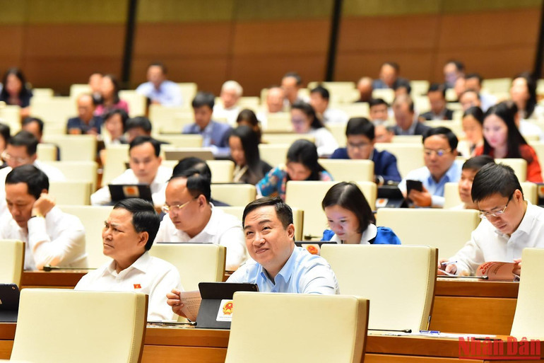 Các đại biểu tham dự phiên họp của Quốc hội chiều 31/10. Ảnh: THỦY NGUYÊN Các đại biểu tham dự phiên họp của Quốc hội chiều 31/10. Ảnh: THỦY NGUYÊN