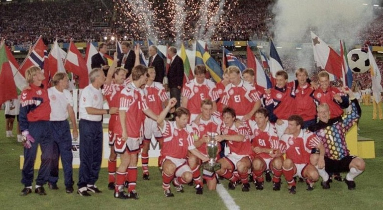 Đan Mạch lên ngôi vô địch EURO 1992 theo cách khó ai có thể ngờ đến nhất. (Ảnh: EURO 2024) Đan Mạch lên ngôi vô địch EURO 1992 theo cách khó ai có thể ngờ đến nhất. (Ảnh: EURO 2024)