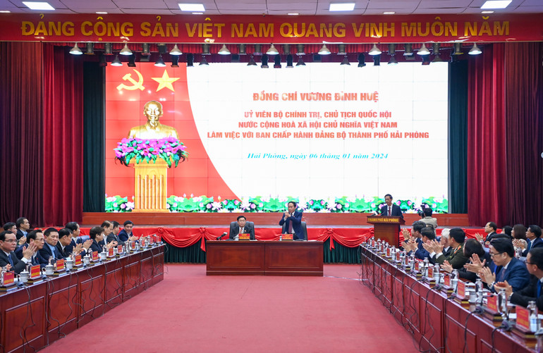 Quang cảnh buổi làm việc với Ban Chấp hành Đảng bộ thành phố Hải Phòng. Quang cảnh buổi làm việc với Ban Chấp hành Đảng bộ thành phố Hải Phòng.