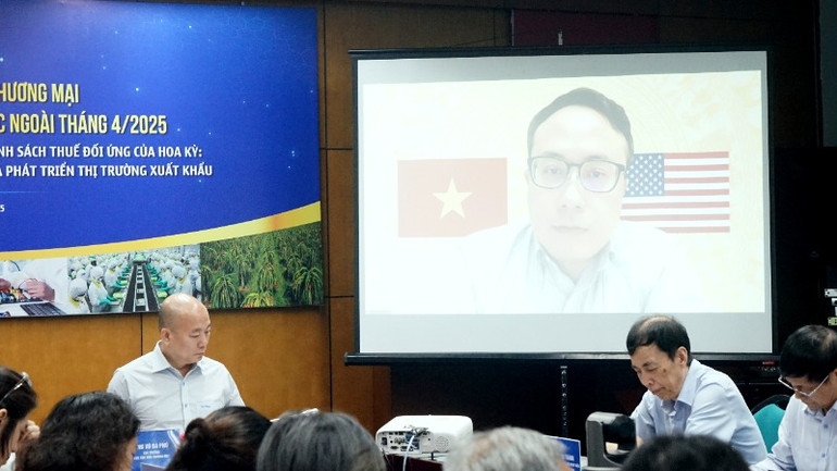 Ông Đỗ Ngọc Hưng, Tham tán Thương mại Việt Nam tại Hoa Kỳ, báo cáo trực tuyến tại hội nghị. (Ảnh: TRUNG HƯNG) Ông Đỗ Ngọc Hưng, Tham tán Thương mại Việt Nam tại Hoa Kỳ, báo cáo trực tuyến tại hội nghị. (Ảnh: TRUNG HƯNG)