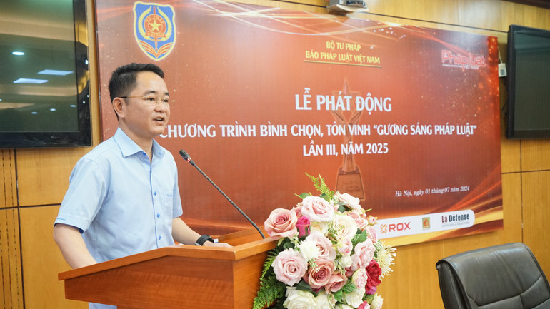 TS Vũ Hoài Nam, Tổng Biên tập Báo Pháp luật Việt Nam, Trưởng Ban Tổ chức chương trình phát biểu. (Ảnh: TRUNG HƯNG)