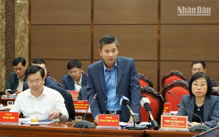 Giám đốc Sở Giao thông vận tải Hà Nội Nguyễn Phi Thường phát biểu tại hội nghị. (Ảnh: TRUNG HƯNG)