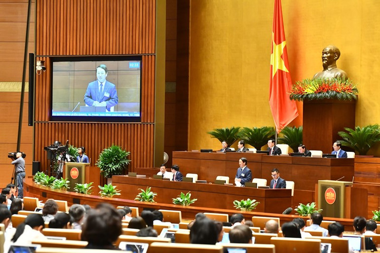 Quang cảnh phiên chất vấn và trả lời chất vấn của Bộ trưởng, Chủ nhiệm Ủy ban Dân tộc Hầu A Lềnh chiều 6/6/2023. (Ảnh: ĐĂNG KHOA)