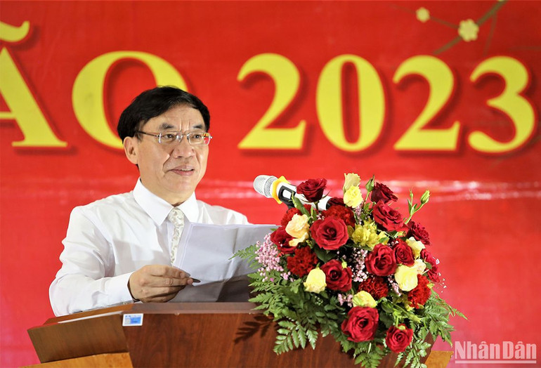 Tổng Lãnh sự Lại Xuân Chiến phát biểu tại liên hoan Tết cộng đồng. (Ảnh: NGUYỄN HIỆP)