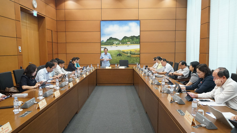 Quang cảnh phiên thảo luận tại Tổ 8. (Ảnh: TRUNG HƯNG) Quang cảnh phiên thảo luận tại Tổ 8. (Ảnh: TRUNG HƯNG)