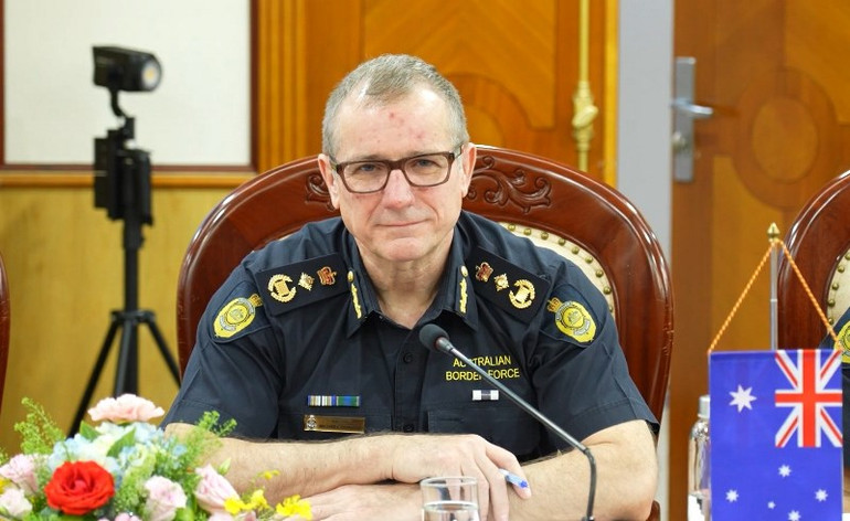 Cao ủy Cơ quan Bảo vệ biên giới Australia, ông Michael Outram tại hội đàm song phương với Tổng cục Hải quan Việt Nam. (Ảnh: TRUNG HƯNG)