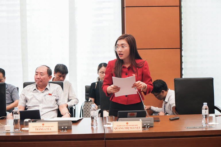 Đại biểu Quàng Thị Nguyệt (Điện Biên) phát biểu. (Ảnh: TRUNG HƯNG) Đại biểu Quàng Thị Nguyệt (Điện Biên) phát biểu. (Ảnh: TRUNG HƯNG)