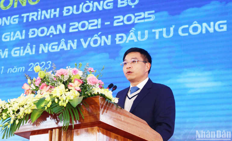 Bộ trưởng Giao thông vận tải Nguyễn Văn Thắng phát biểu tại lễ khởi công dự án đầu cầu Quảng Bình. Bộ trưởng Giao thông vận tải Nguyễn Văn Thắng phát biểu tại lễ khởi công dự án đầu cầu Quảng Bình.