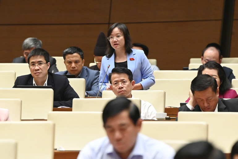 Đại biểu Thái Thị An Chung (Nghệ An) phát biểu tranh luận. (Ảnh: THỦY NGUYÊN) Đại biểu Thái Thị An Chung (Nghệ An) phát biểu tranh luận. (Ảnh: THỦY NGUYÊN)