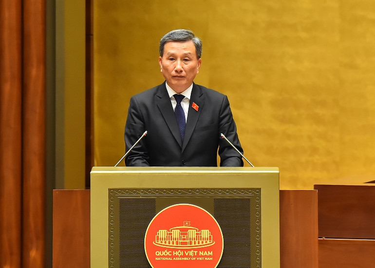 Chủ nhiệm Ủy ban Khoa học, Công nghệ và Môi trường của Quốc hội Lê Quang Huy trình bày Báo cáo thẩm tra dự án Luật Viễn thông (sửa đổi). (Ảnh: THỦY NGUYÊN)