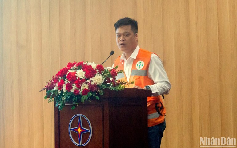 Anh Phạm Quốc Việt chia sẻ về hoạt động của Đội hỗ trợ sơ cứu FAS Angel. (Ảnh: TRUNG HƯNG)