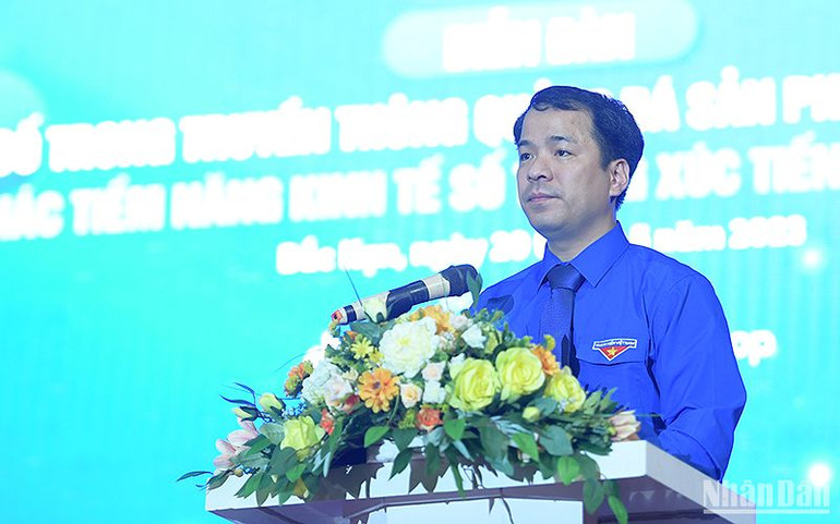 Bí thư Trung ương Đoàn Ngô Văn Cương phát biểu giải đáp một số thắc mắc của đại biểu.