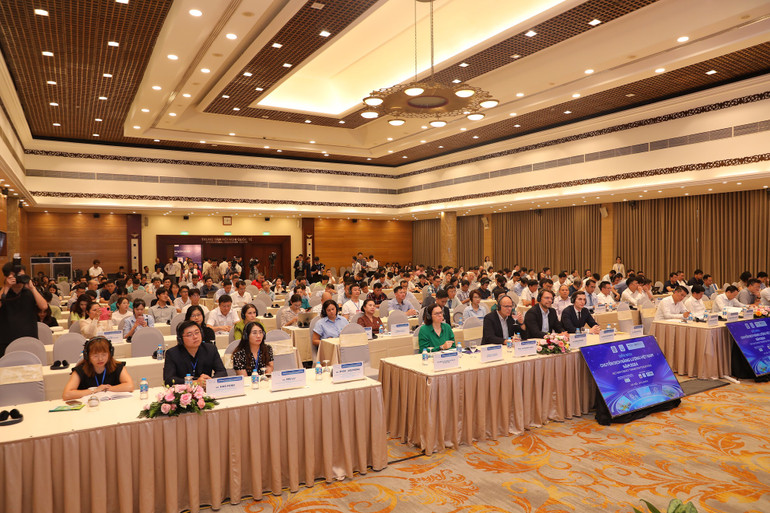 Các đại biểu tham dự diễn đàn. (Ảnh: TRUNG HƯNG)