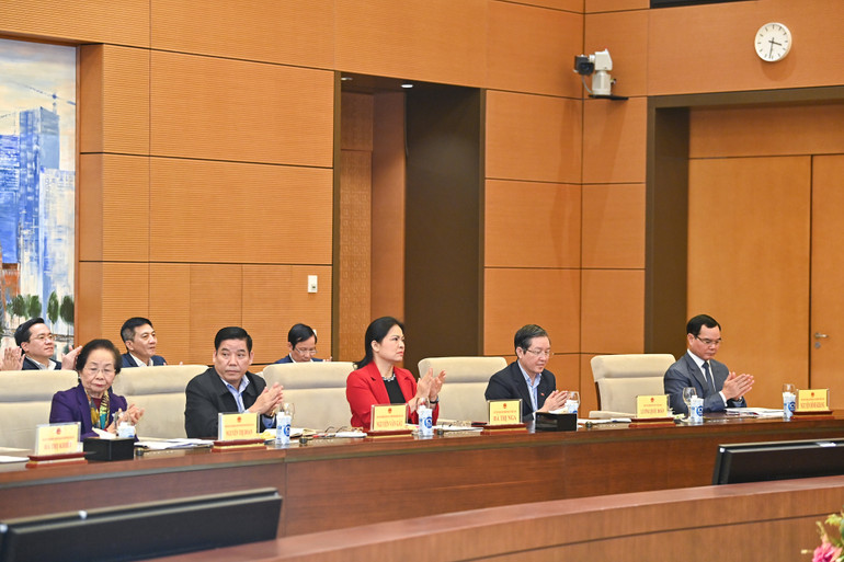 Các đại biểu dự hội nghị.