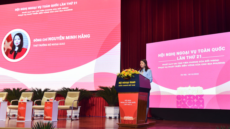 Thứ trưởng Ngoại giao Nguyễn Minh Hằng phát biểu. (Ảnh: TRUNG HƯNG)