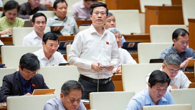 Đại biểu Đỗ Chí Nghĩa - Đoàn đại biểu Quốc hội tỉnh Phú Yên phát biểu. (Ảnh: DUY LINH)