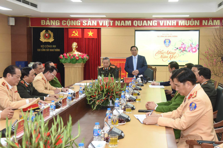 Thủ tướng Phạm Minh Chính phát biểu ý kiến tại buổi đến thăm, chúc Tết lực lượng Cảnh sát giao thông.