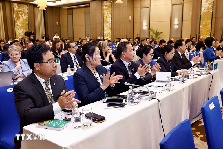 Đại biểu dự khai mạc diễn đàn. (Ảnh: TTXVN)