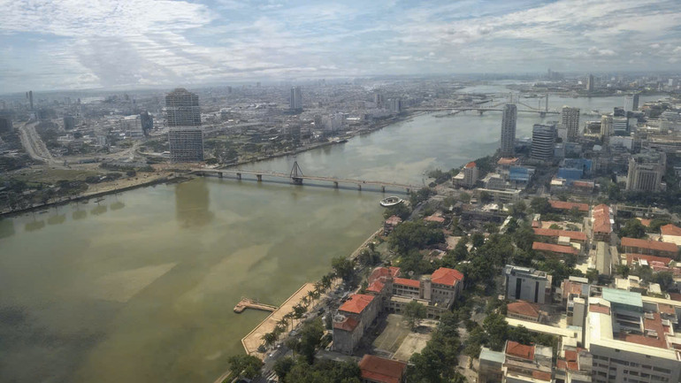 Không gian đô thị Đà Nẵng bên bờ sông Hàn. Không gian đô thị Đà Nẵng bên bờ sông Hàn.