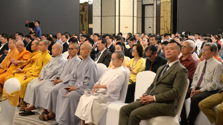 Cộng đồng người Việt Nam tại Lào có nhiều hoạt động tích cực trong công cuộc đóng góp xây dựng kinh tế, giúp đỡ nhau cùng phát triển.