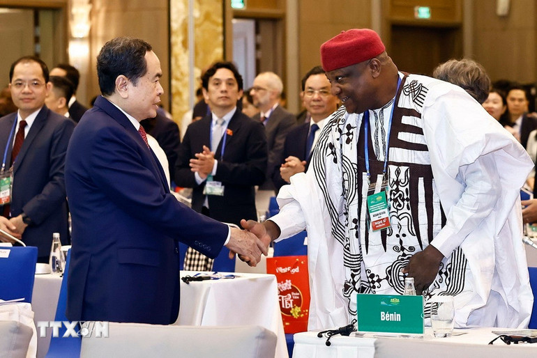 Chủ tịch Quốc hội Trần Thanh Mẫn và đại biểu dự diễn đàn. (Ảnh: TTXVN)