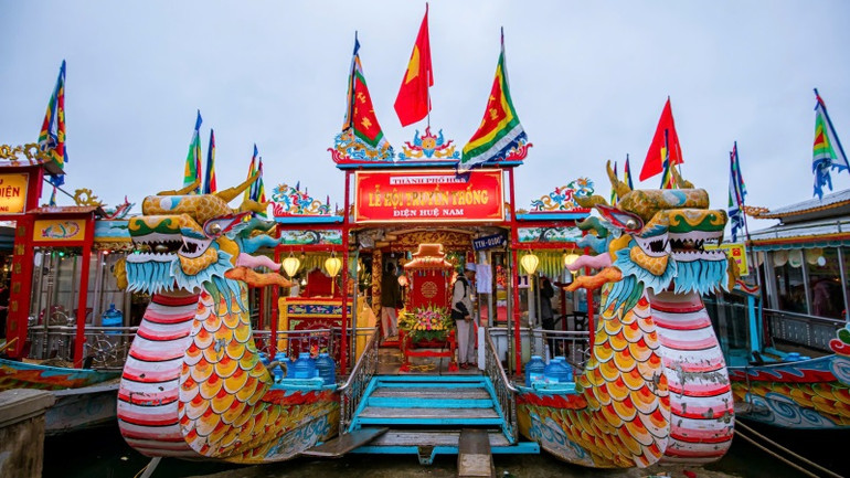 Lễ hội Điện Huệ Nam đã diễn ra đều đặn một năm hai lần vào tháng 3 và tháng 7 âm lịch.