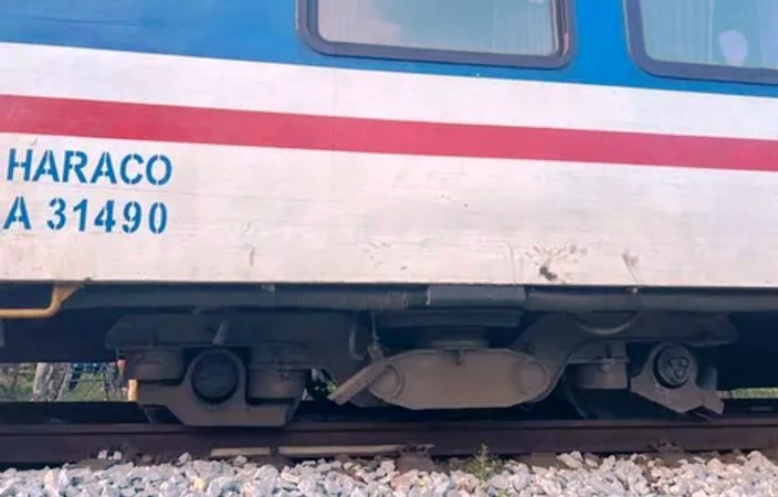 Ngành đường sắt và lực lượng chức năng đang lên phương án khắc phục sự cố để sớm thông tuyến.