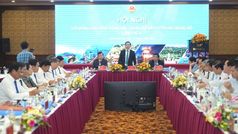 Phó Thủ tướng Chính phủ Trần Hồng Hà chủ trì phiên họp lần thứ 4 của Hội đồng Vùng.