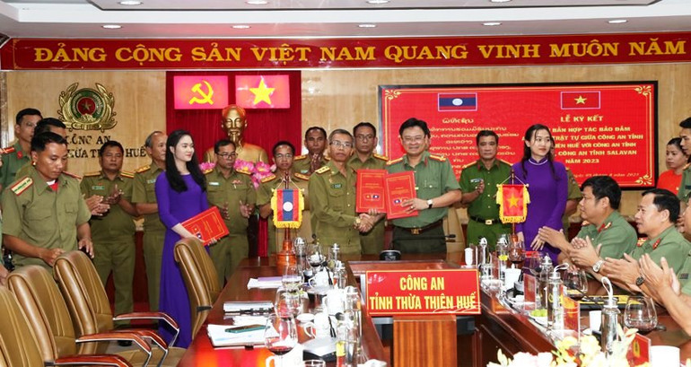 Công an 3 tỉnh Thừa Thiên Huế, Sekong và Salavan tổ chức ký kết Biên bản hợp tác bảo đảm an ninh trật tự năm 2023. Công an 3 tỉnh Thừa Thiên Huế, Sekong và Salavan tổ chức ký kết Biên bản hợp tác bảo đảm an ninh trật tự năm 2023.