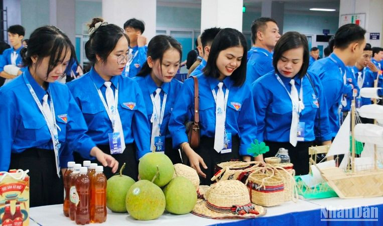 Trưng bày triển lãm các mô hình khởi nghiệp sáng tạo của các thanh niên trong tỉnh.