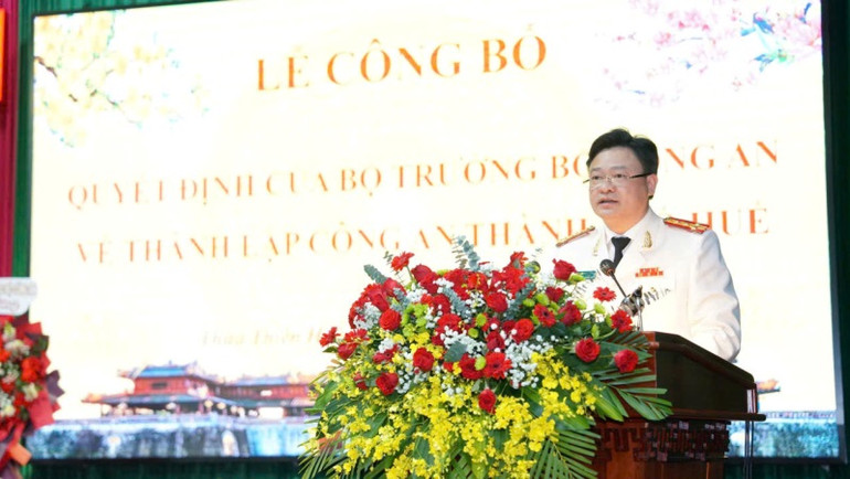 Đại tá Nguyễn Thanh Tuấn phát biểu, tiếp thu những ý kiến chỉ đạo, giao nhiệm vụ của Thứ trưởng Công an và lãnh đạo Ủy ban nhân dân thành phố Huế.