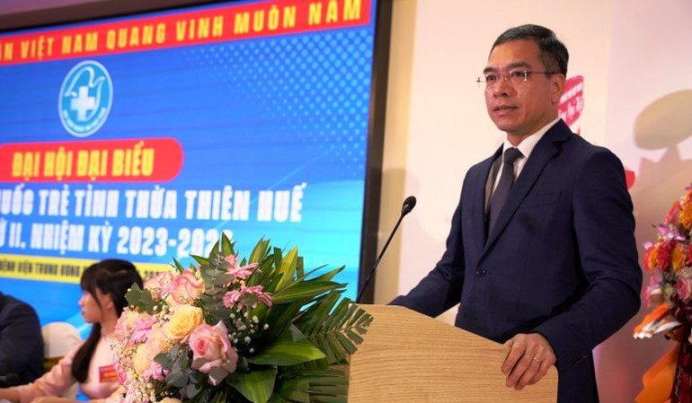 Tiến sĩ Hà Anh Đức, Chủ tịch Hội thầy thuốc trẻ Việt Nam phát biểu chỉ đạo đại hội.