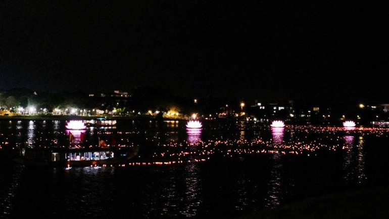 Một mùa Phật đản đang về trên đất Cố đô.