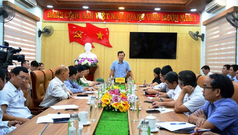 Bí thư Tỉnh ủy Lê Trường Lưu làm việc với các ban, ngành và huyện Nam Đông đề xuất các phương án, giải pháp khắc phục hậu quả vụ cháy chợ Khe Tre. Bí thư Tỉnh ủy Lê Trường Lưu làm việc với các ban, ngành và huyện Nam Đông đề xuất các phương án, giải pháp khắc phục hậu quả vụ cháy chợ Khe Tre.