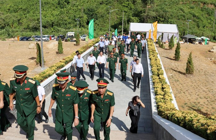 Nhà tưởng niệm Liệt sĩ tuyến đường 71 là một biểu tượng của lòng yêu nước, lòng tự hào và lòng kính trọng của nhân dân đối với các anh hùng liệt sĩ. Nhà tưởng niệm Liệt sĩ tuyến đường 71 là một biểu tượng của lòng yêu nước, lòng tự hào và lòng kính trọng của nhân dân đối với các anh hùng liệt sĩ.