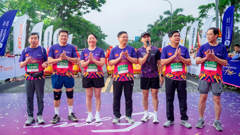 Sôi động Giải VnExpress Marathon Huế 2025 ảnh 1