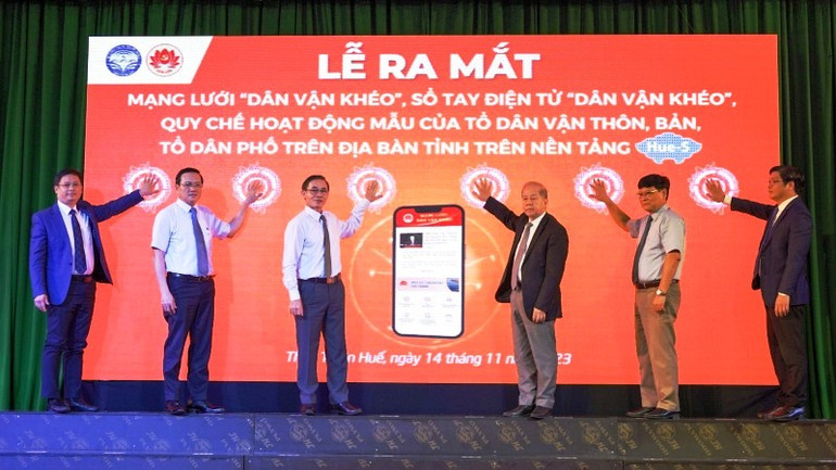 Chính thức ra mắt App mạng lưới “Dân vận khéo”, sổ tay điện tử “Dân vận khéo”.