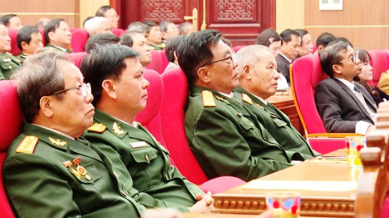 Các đồng chí cán bộ cao cấp Quân đội nghỉ hưu, nghỉ công tác qua các thời kỳ tham dự buổi gặp mặt. Các đồng chí cán bộ cao cấp Quân đội nghỉ hưu, nghỉ công tác qua các thời kỳ tham dự buổi gặp mặt.