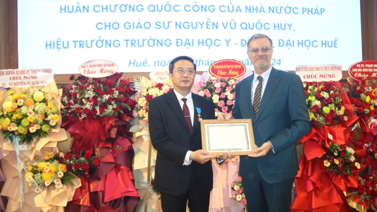 Huân chương cao quý của Nhà nước Pháp cũng là sự ghi nhận cho các hoạt động và đóng góp của Cộng đồng Pháp ngữ và Pháp ngữ y khoa tại Thừa Thiên Huế.