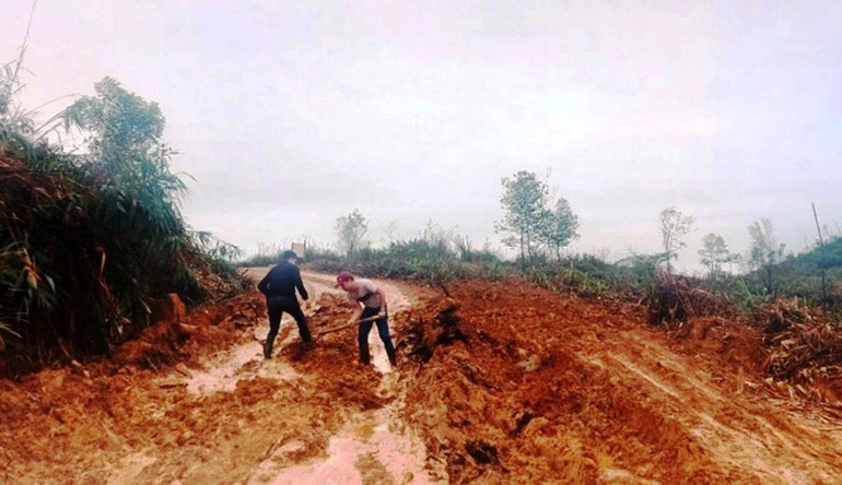 Tại huyện miền núi Nam Đông, nhiều vị trí có nguy cơ rất cao xảy ra lũ quét, sạt lở đất, trượt đất khi có mưa lớn kéo dài các xã Thượng Quảng, Thượng Long, Thượng Nhật...