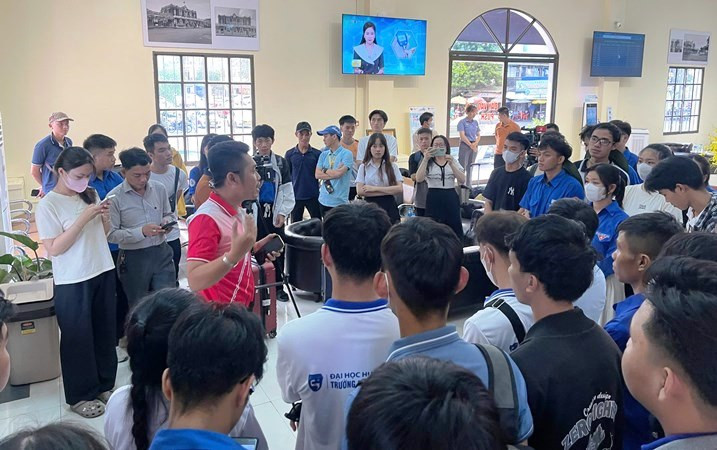 Đây là các tình nguyện viên thuộc các lực lượng hỗ trợ bão lũ chuyên nghiệp.