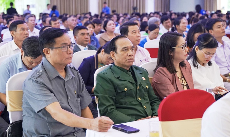 Đông đảo đội ngũ làm công tác dân vận trong tỉnh tham dự tại hội nghị.