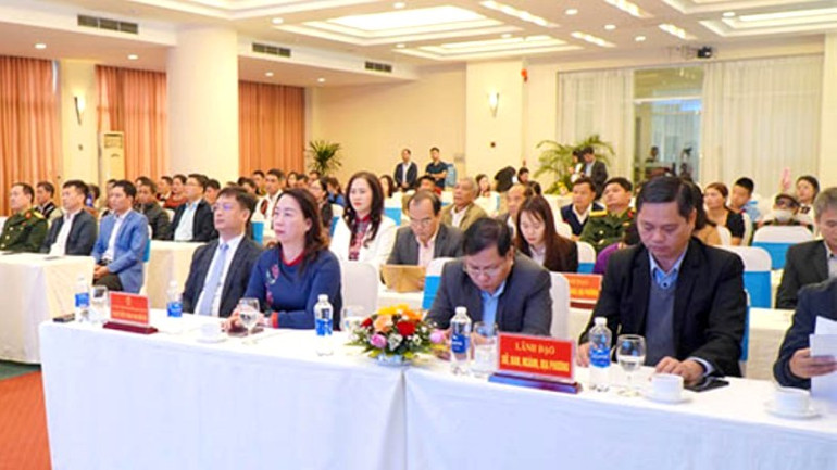 Lãnh đạo tỉnh Thừa Thiên Huế và các ban, ngành cùng các điển hình tiên tiến ở vùng đồng bào dân tộc thiểu số trong tỉnh tham dự.