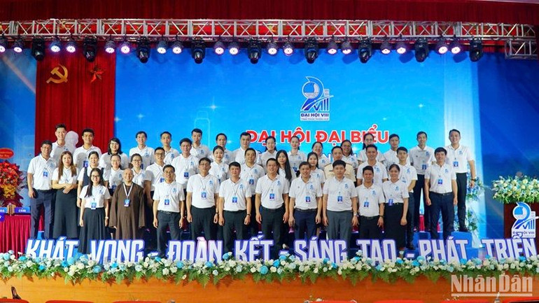 Tại phiên thứ nhất vào chiều 18/9, Đại hội đã phát huy dân chủ hiệp thương 43 anh, chị tham gia Ủy ban Hội khóa VIII.