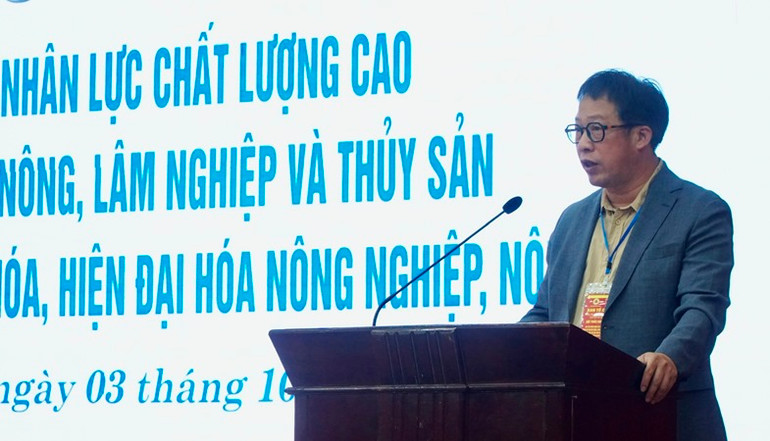 Phó Giáo sư, Tiến sĩ Lê Anh Phương, Giám đốc Đại học Huế phát biểu tại hội thảo.