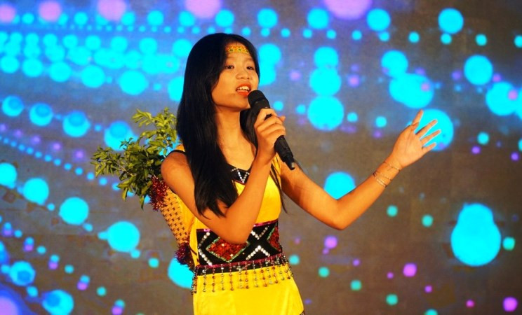 Thiếu nhi các dân tộc các tỉnh trong khu vực tham gia biễn diễn các tiết mục văn nghệ.