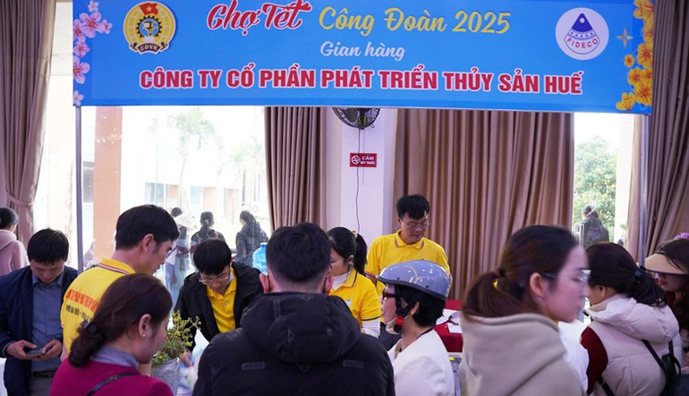 Nhiều cơ quan, đơn vị, doanh nghiệp đã đồng hành với tổ chức Công đoàn để chăm lo Tết cho công nhân lao động nghèo.