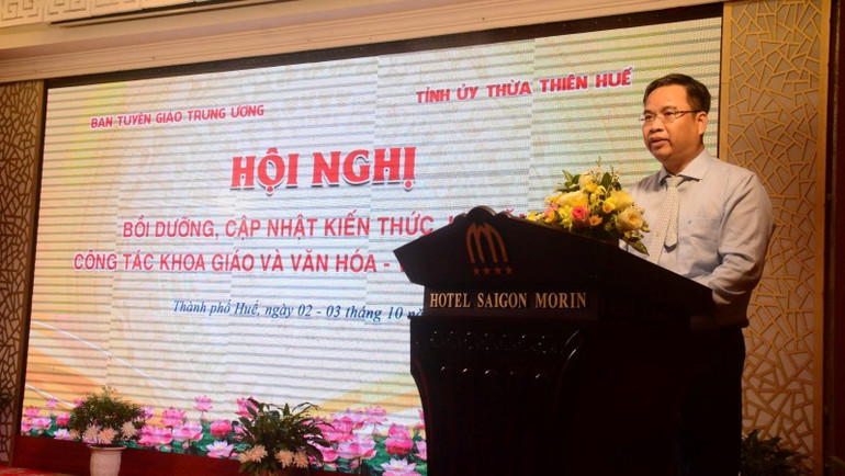 Đồng chí Phó Bí thư Thường trực Tỉnh ủy Thừa Thiên Huế Phạm Đức Tiến phát biểu tại hội nghị.