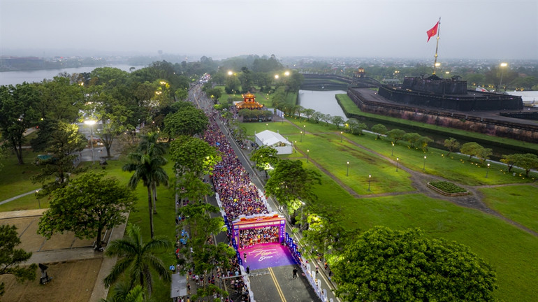 Sôi động Giải VnExpress Marathon Huế 2025 ảnh 6